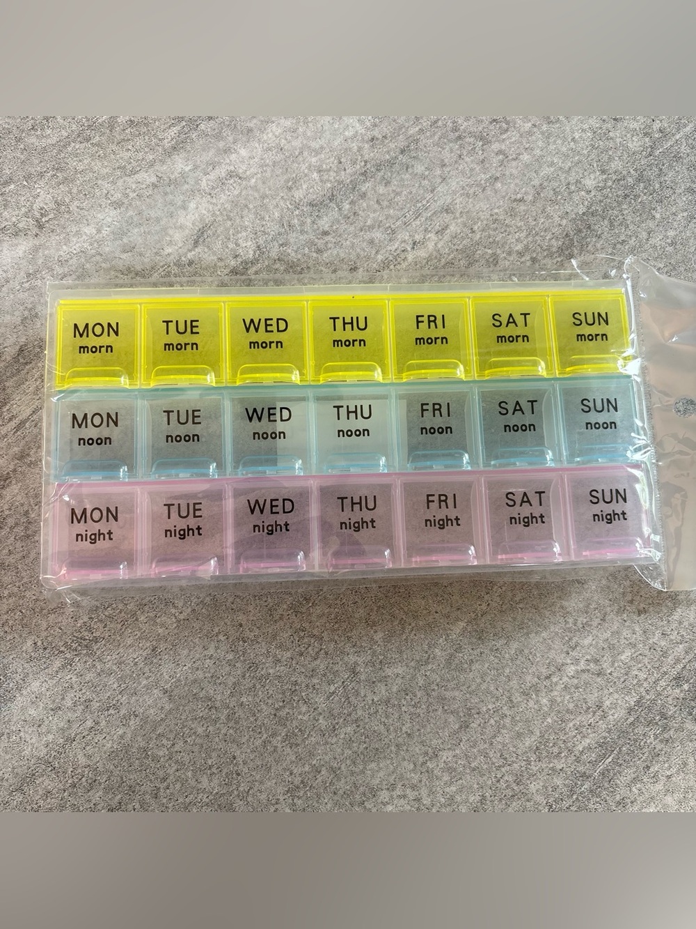 LIGHT WEIGHT BRAND NEW IN PLASTIC MEDICATION ORGANIZER